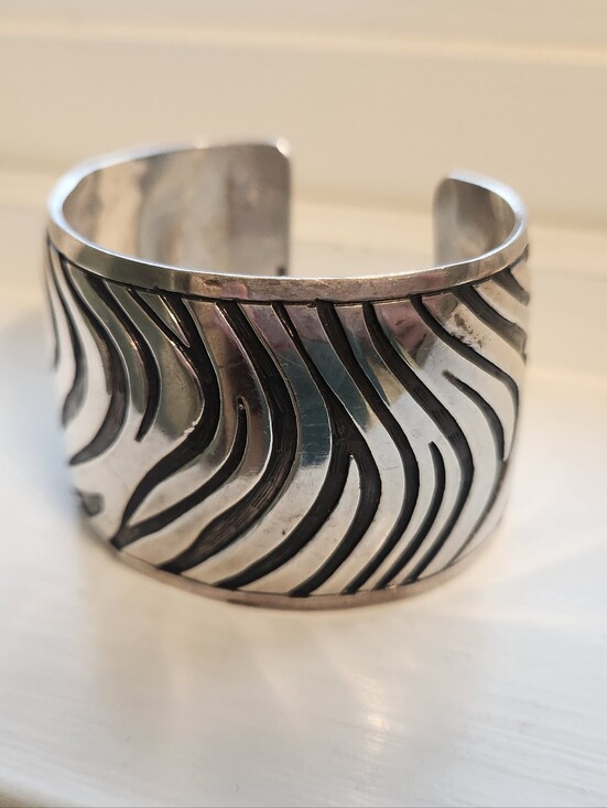 Jewelry - Sterling Silver Wide Bracelet w Animal Stripe, Chunky Vintage, 925 Mexican Cuff